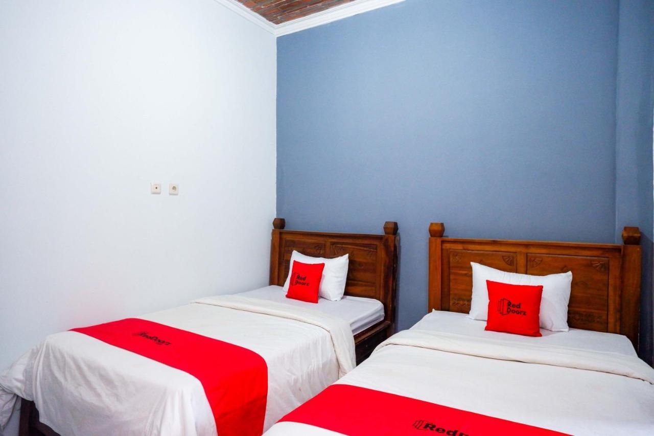 Hotel Reddoorz At Pakuncen Malioboro Yogyakarta Exterior foto